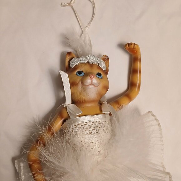 Beautiful Cat Ballet Figurine ornament décor - Picture 3 of 9